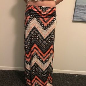 Patterned maxi skirt